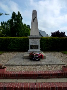 Plasnes (Eure, Fr) monument aux morts