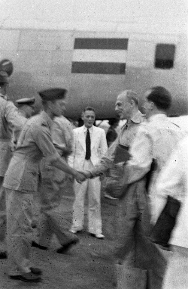Palembang. Aankomst van de Landvoogd en de Legercommandant te Palembang op 30 se, Bestanddeelnr 369A-1-5