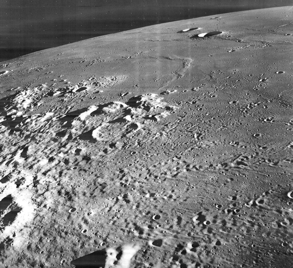 Planitia Descensus 3214 med
