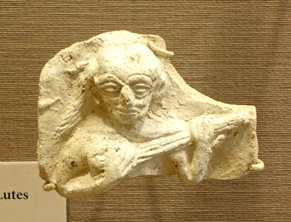 Plaque with musician playing a lute, Ischali, Isin-Larsa period, 2000-1600 BC, baked clay - Oriental Institute Museum, University of Chicago - DSC07342