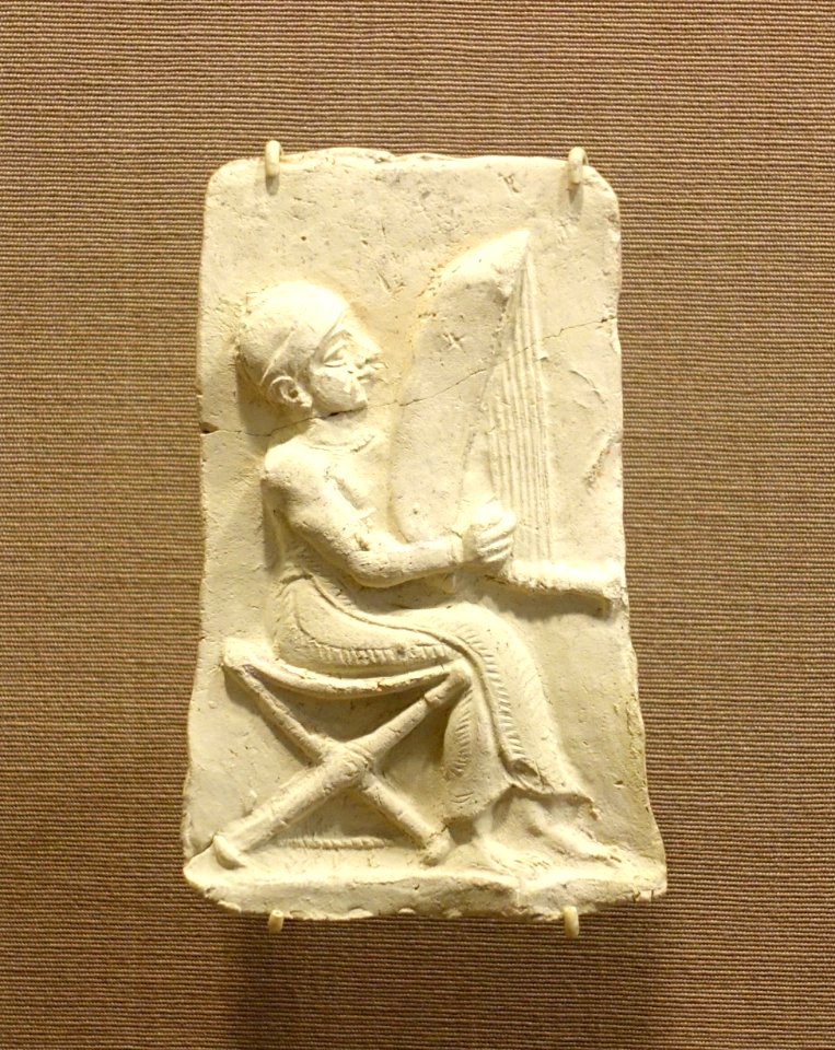 Plaque with male musician playing a harp, Ischali, baked clay - Oriental Institute Museum, University of Chicago - DSC07334