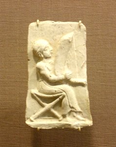 Plaque with male musician playing a harp, Ischali, baked clay - Oriental Institute Museum, University of Chicago - DSC07334