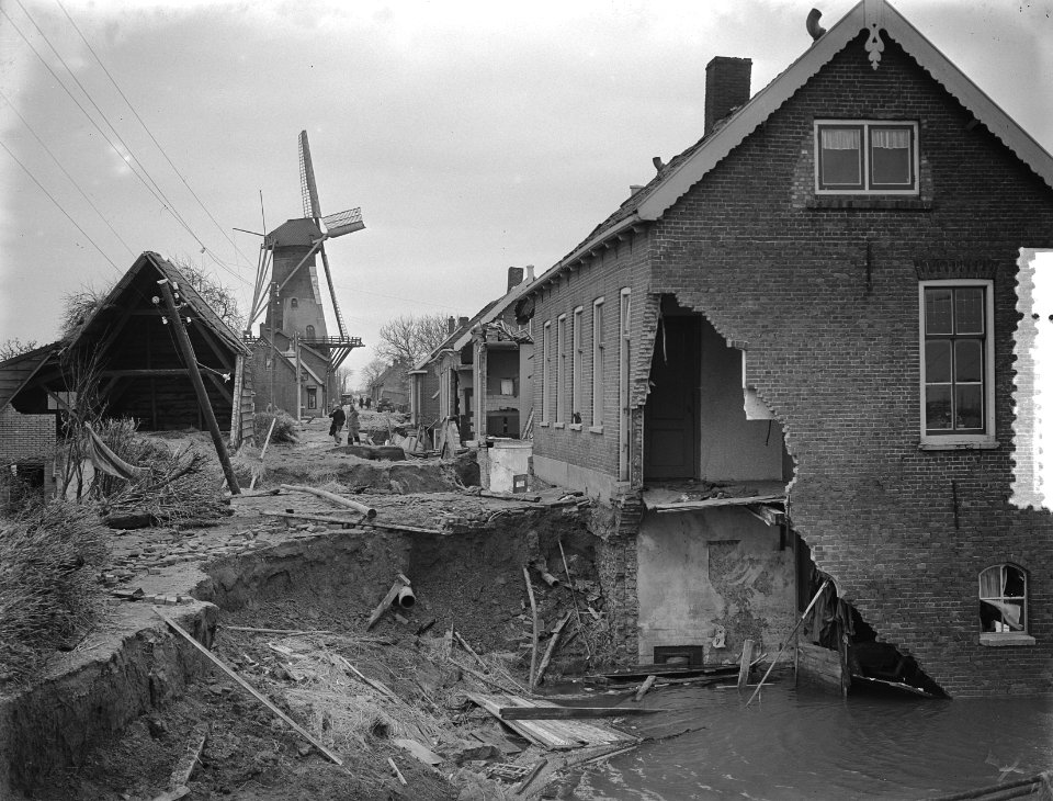 Plaatjes uit s Gravendeel Molmdijk vernielde huizen, Bestanddeelnr 905-5683