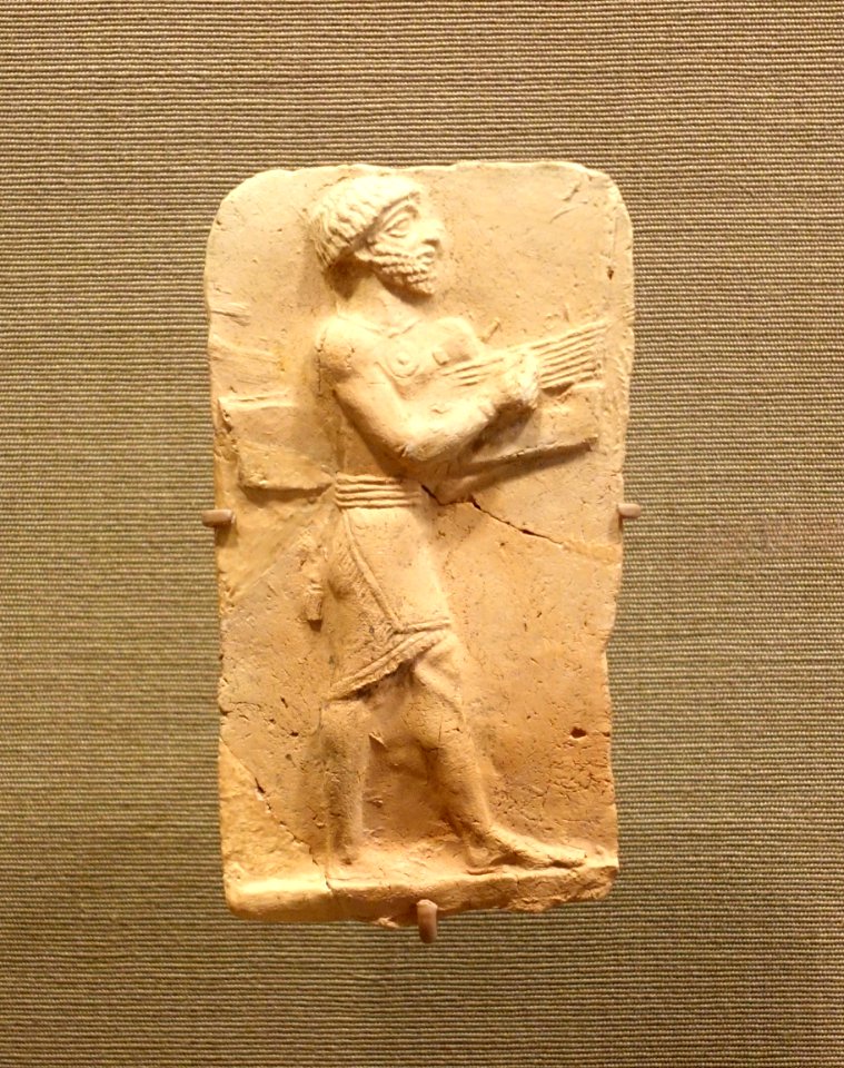 Plaque with male musician playing a harp, Ischali, baked clay - Oriental Institute Museum, University of Chicago - DSC07336
