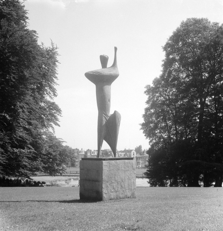 Plaatsen van beelden, expositie te Sonsbeek (Arnhem), die op 13 juni as geopend , Bestanddeelnr 909-6232