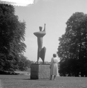 Plaatsen van beelden, expositie te Sonsbeek (Arnhem), die op 13 juni as geopend , Bestanddeelnr 909-6233