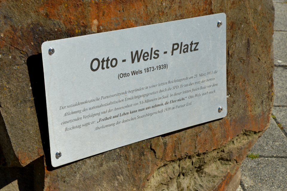 Placque Otto-Wels-Platz. Wesseling