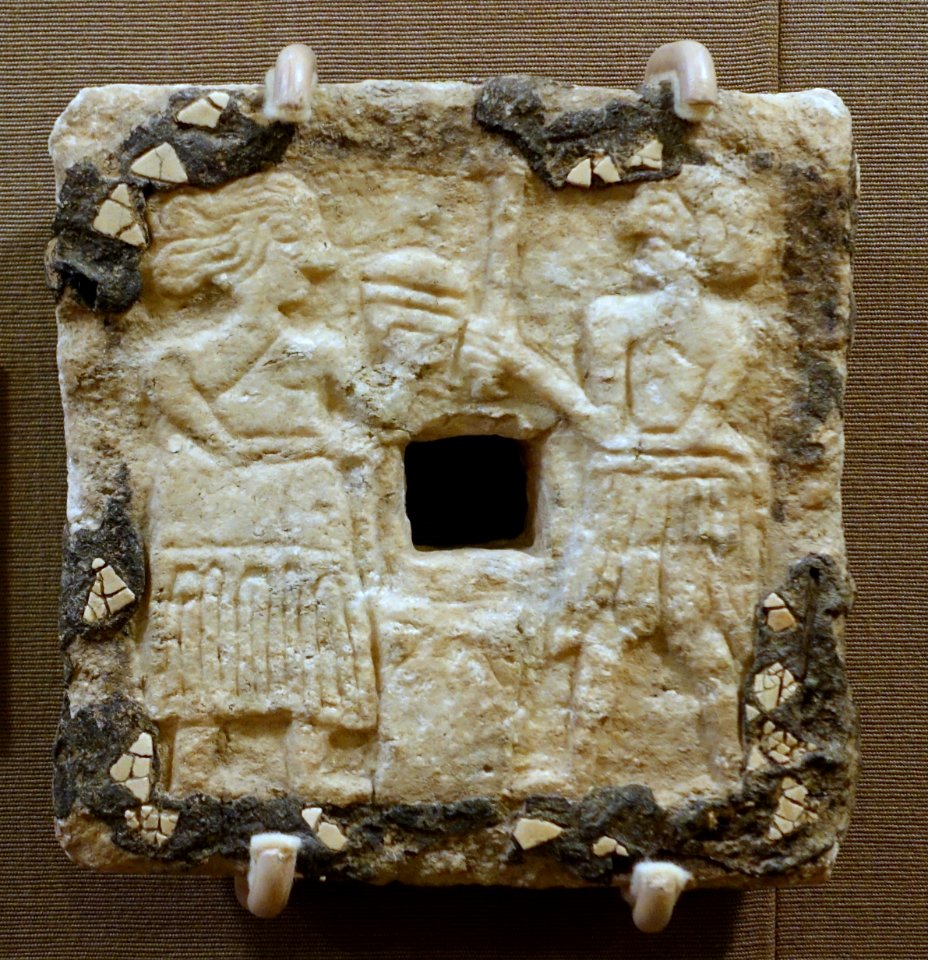 Plaque with female and male figures, Tell Asmar, Single-Shrine Temple III, Early Dynastic period, 2500-2330 BC, alabaster, shell, bitumen - Oriental Institute Museum, University of Chicago - DSC07365