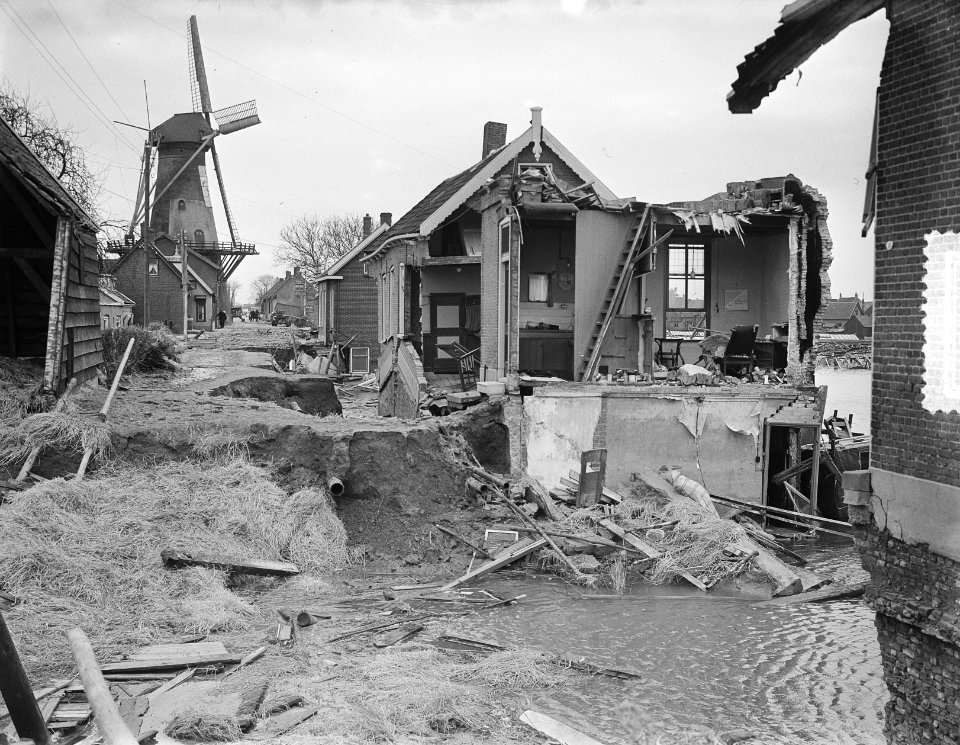 Plaatjes uit s Gravendeel Molmdijk vernielde huizen, Bestanddeelnr 905-5682