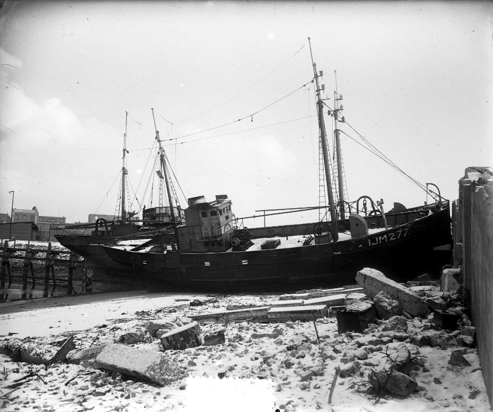 Plaatjes uit IJmuiden. De 277 op het droge, Bestanddeelnr 905-5497