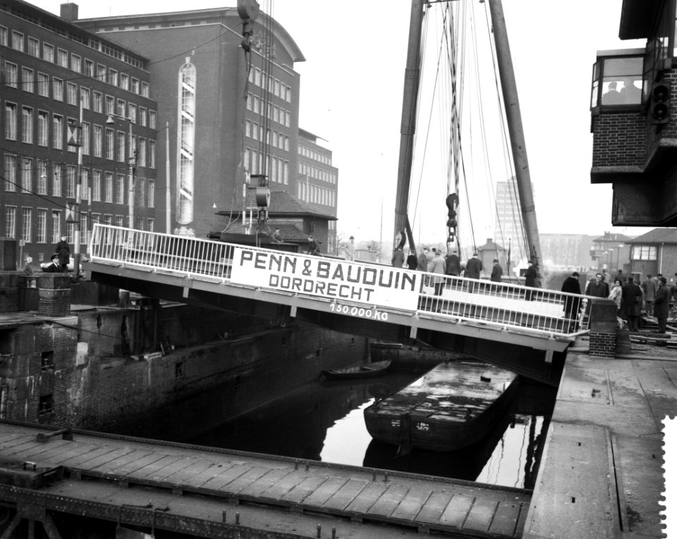 Plaatsen van brug in Rotterdam, Bestanddeelnr 911-0928