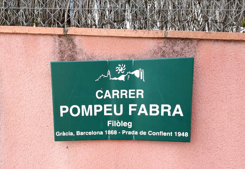 Placa carrer de Pompeu Fabra (Celrà)