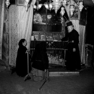 Plaats van Jezus geboorte in de grot onder de Geboortekerk in Bethlehem. Pelgrim, Bestanddeelnr 255-5487