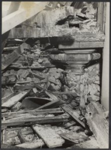 Plaats onbekend. Vernield kerkinterieur, Bestanddeelnr 31003 054