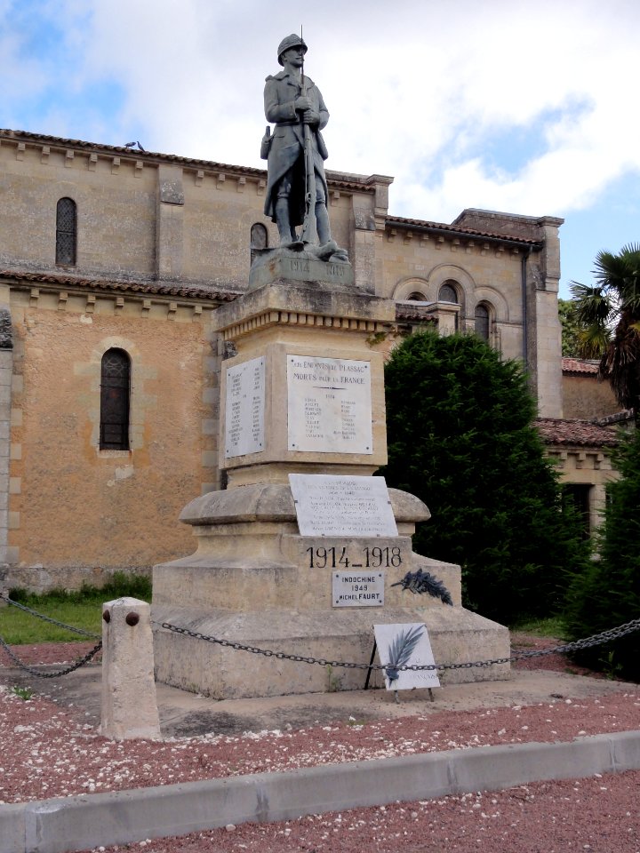 Plassac (Gironde) monument aux morts