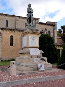 Plassac (Gironde) monument aux morts
