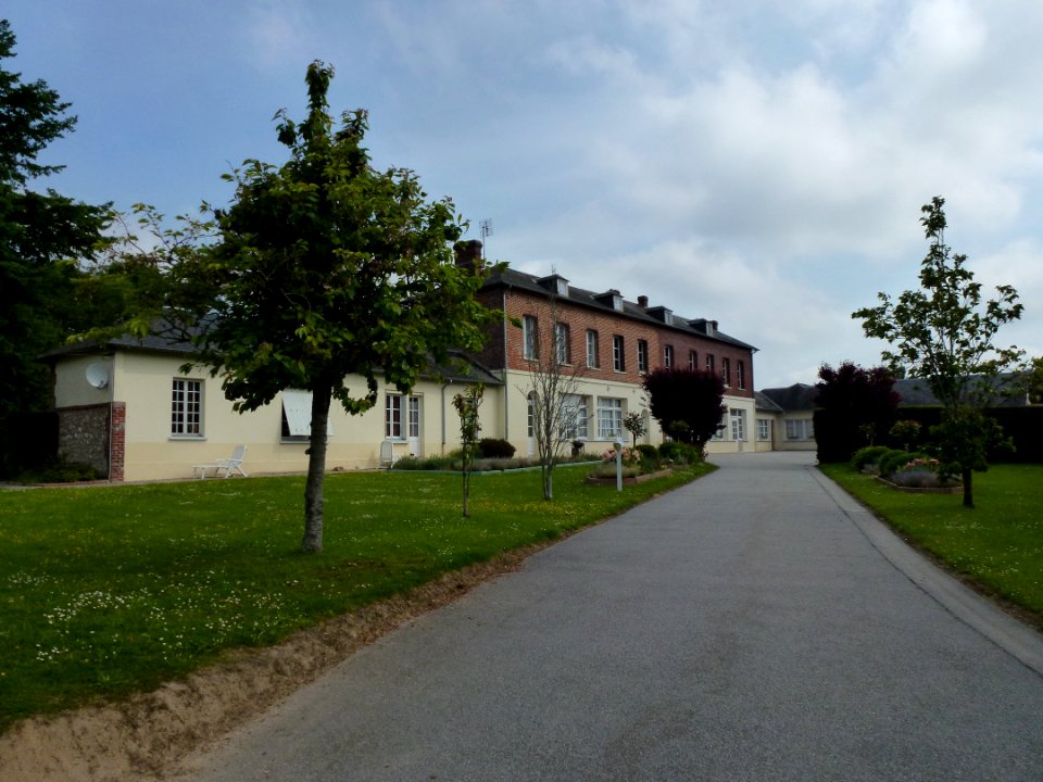 Plasnes (Eure, Fr) mairie - école