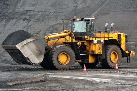 Bulldozer coal maasvlakte