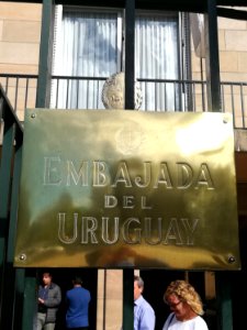 Placa residencia del embajador uruguayo