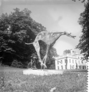 Plaatsen van beelden, expositie te Sonsbeek (Arnhem), die op 13 juni as geopend , Bestanddeelnr 909-6237