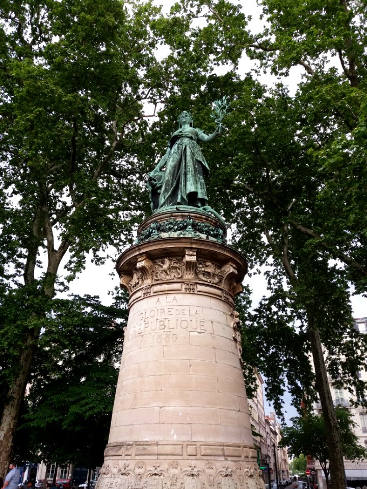 Place Carnot - Statue à la Gloire de la République