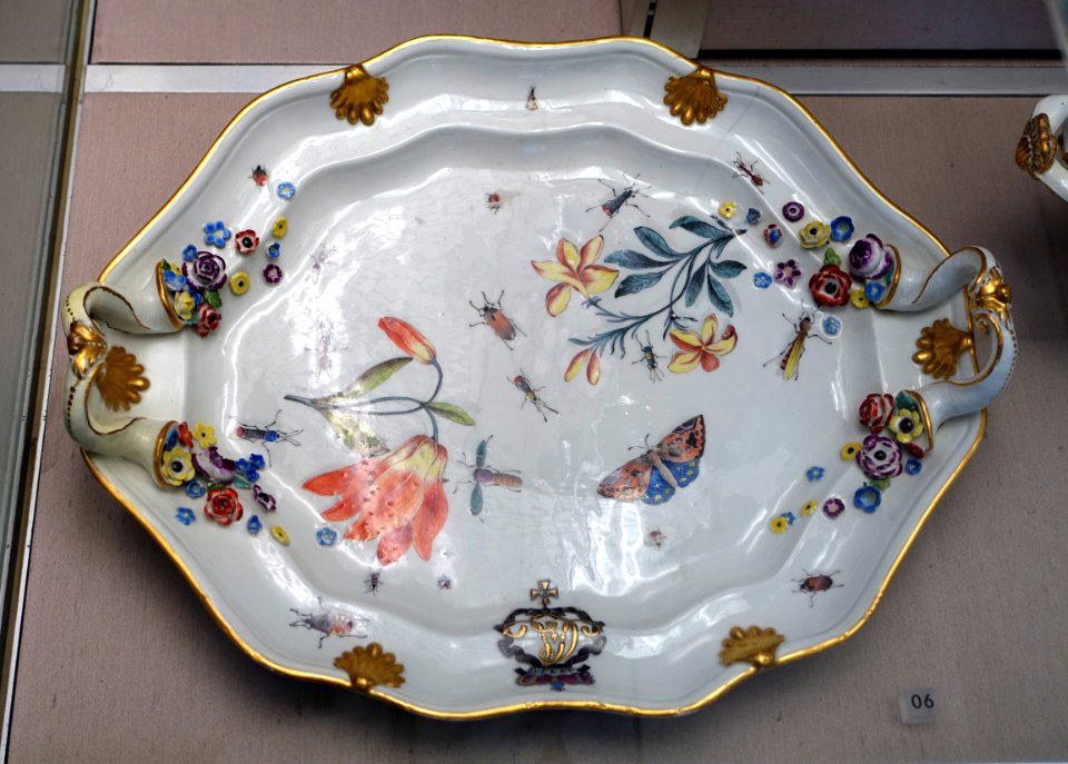Platter, dinner service of Clemens August, Elector of Cologne, Johann Joachim Kaendler, Johann Friedrich Eberlein, Meissen, 1741-1742, porcelain - Germanisches Nationalmuseum - Nuremberg, Germany - DSC02637