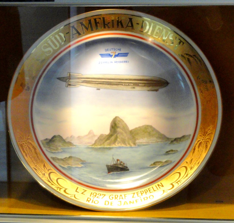 Plate commemorating LZ 127 Graf Zeppelin - Zeppelin Museum Friedrichshafen - DSC06851