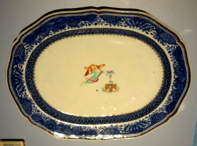 Platter, part of 302-piece service commissioned by George Washington, featuring the insignia of the Society of the Cincinnati, Chinese export, c. 1784, porcelain - Cincinnati Art Museum - DSC04568
