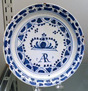 Plate commemorating Queen Anne, Bristol, England, 1702-1714, tin-glazed earthenware, item HD 91.159 - Flynt Center of Early New England Life - Deerfield, Massachusetts - DSC04303