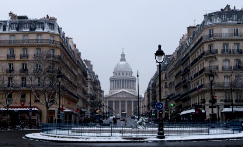 Place Edmond Rostand et Panthéon sous la neige