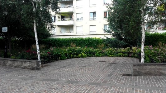 Place Louis de Funès, 92400 Courbevoie, France 01