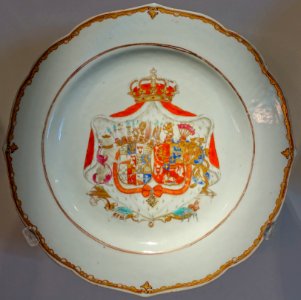 Plate with the arms of the Duke of Anhalt-Zerbst, China, Qing dynasty, Qianlong period, c. 1745, porcelain, polychrome enamel, gold - Montreal Museum of Fine Arts - Montreal, Canada - DSC09395