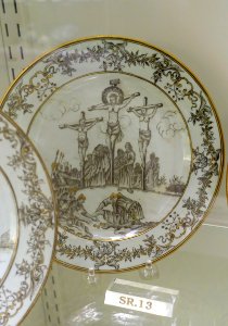Plate with the Cricifixion, c. 1745, hard paste porcelain, overglaze enamel, gilt, HD SR.13 - Flynt Center of Early New England Life - Deerfield, Massachusetts - DSC04776