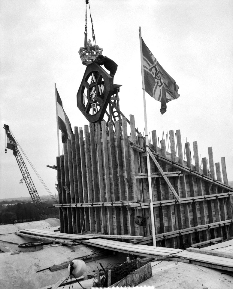 Plaatsing ANWB embleem op nieuwbouw Wassenaar, Bestanddeelnr 910-8350