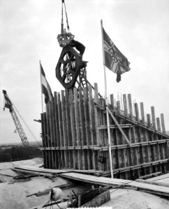 Plaatsing ANWB embleem op nieuwbouw Wassenaar, Bestanddeelnr 910-8350