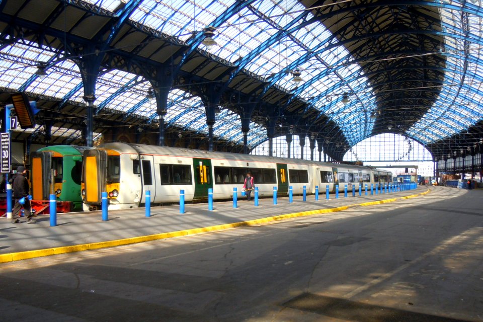 Platforms and Overall Roof at Brighton Station (March 2016)