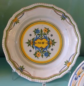 Plate, 18th-19th century, faience - Fábrica de Viana do Castelo - Museu Nacional de Soares dos Reis - Porto, Portugal - DSC00398