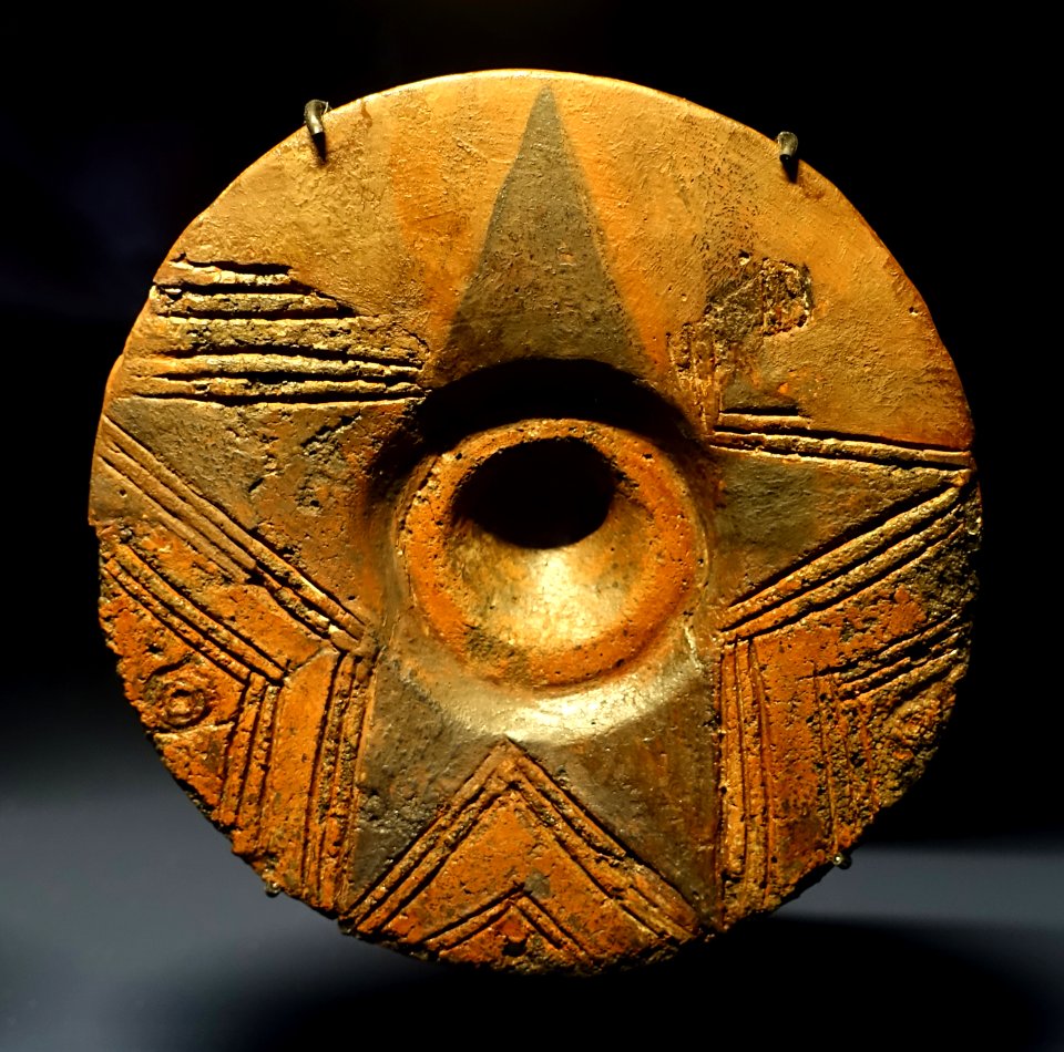 Plate, Alb-Hegau ceramics, 800-650 BC - Landesmuseum Württemberg - Stuttgart, Germany - DSC02780