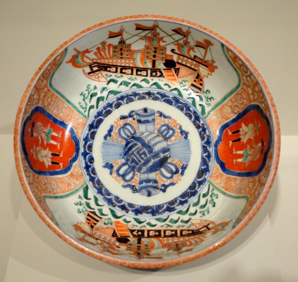 Plate decorated with Dutch traders and ships, Imari ware, Japan, 19th century, porcelain - Cincinnati Art Museum - DSC03139