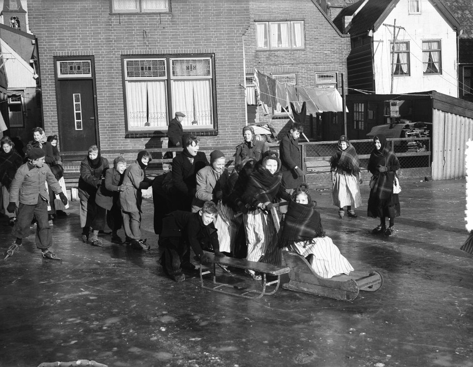 Plaatjes ijspret Volendam, Bestanddeelnr 906-2679