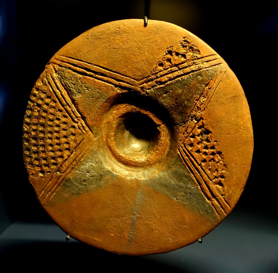 Plate, Alb-Hegau ceramics, 800-650 BC - Landesmuseum Württemberg - Stuttgart, Germany - DSC02779