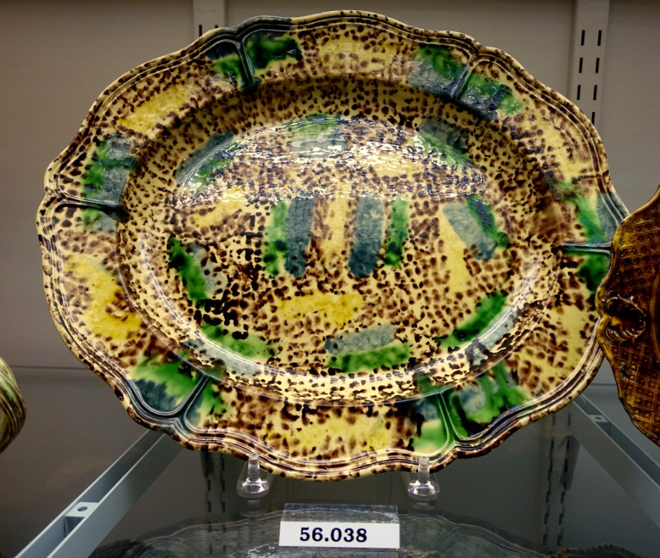Platter, Staffordshire, England, 1760-1780, creamware with sponged underglaze metalic oxides, HD 56.038 - Flynt Center of Early New England Life - Deerfield, Massachusetts - DSC04475