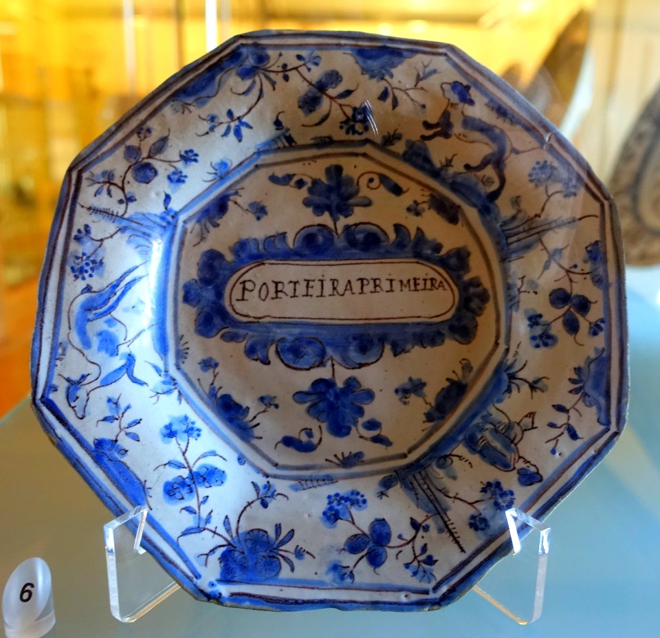 Plate, 1650-1700, faience - Museu Nacional de Soares dos Reis - Porto, Portugal - DSC00339