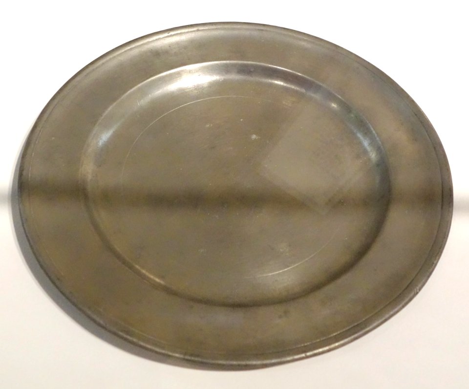 Plate, attributed to William Horsewell, New York, before 1705, pewter - Brooklyn Museum - DSC09109