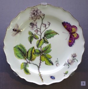 Plate with spray of white roses, Chelsea, c. 1755, soft-paste porcelain - California Palace of the Legion of Honor - DSC07610