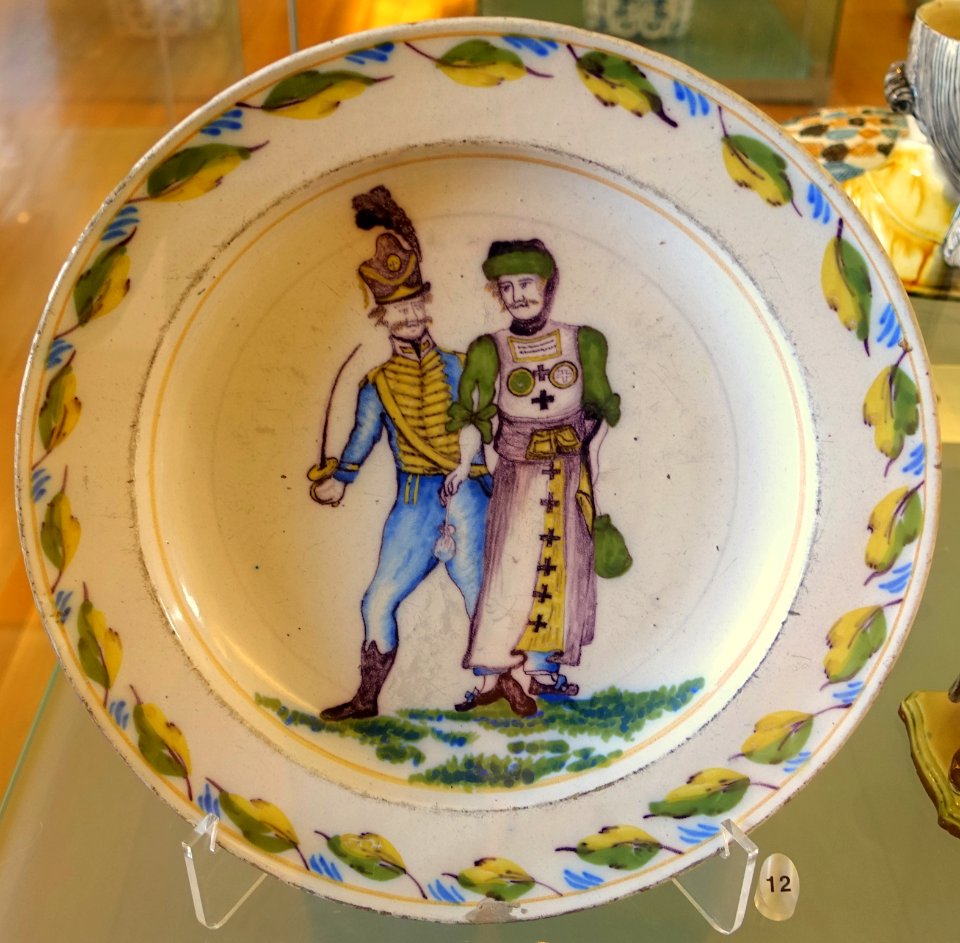 Plate with the arrest of King Sebastiao's deceiver, c. 1813, faience - Fábrica de Cavaquinho - Museu Nacional de Soares dos Reis - Porto, Portugal - DSC00411