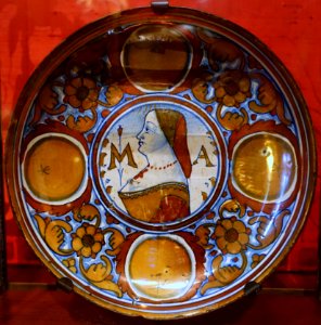Plate with profile bust of a woman, Italy, Deruta, 1519, majolica - Morgan Library & Museum - New York City - DSC06549