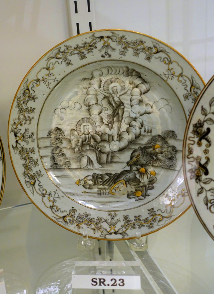 Plate with the Resurrection, China, c. 1745, hard paste porcelain, overglaze enamel, gilt, HD SR.23 - Flynt Center of Early New England Life - Deerfield, Massachusetts - DSC04778