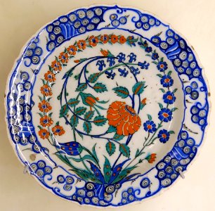 Plate with flowers, Iznik, Turkey, second half of the 16th century AD, glazed ceramic - Cinquantenaire Museum - Brussels, Belgium - DSC09085