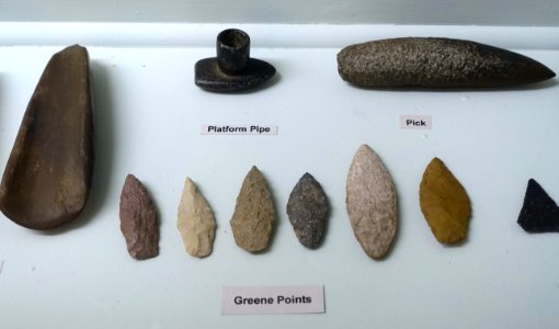 Platform pipe, pick, and Greene points - Middle Woodland collection - Robbins Museum - Middleborough, Massachusetts - DSC03843